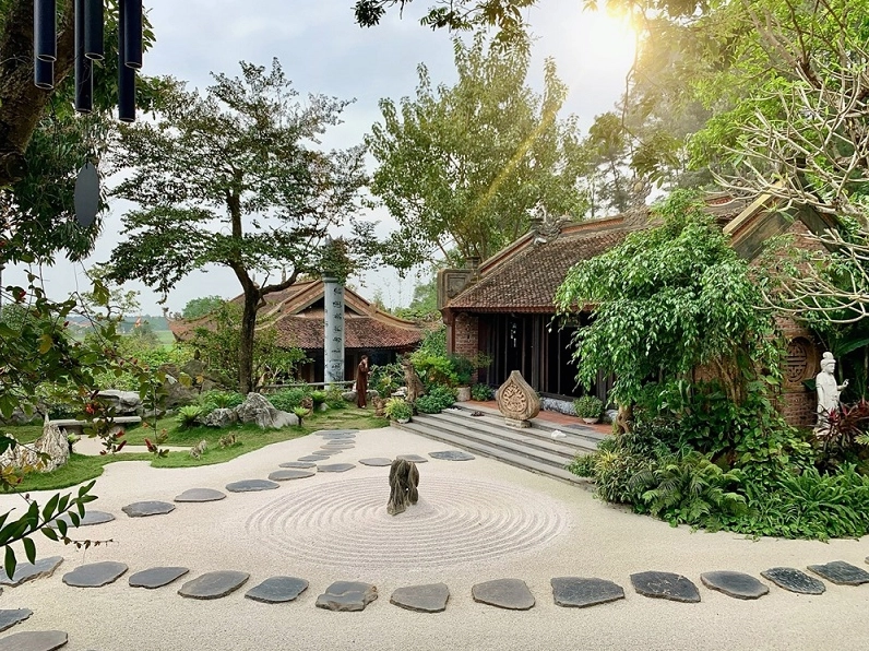 Khung cảnh bình yên mang đậm chất thiền tại ngôi chùa Phi Lai thiêng liêng