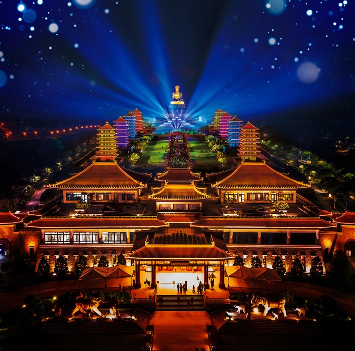 Khung cảnh dòng người thành kính tham gia lễ hội Phật giáo trang nghiêm tại Phật Quang Sơn