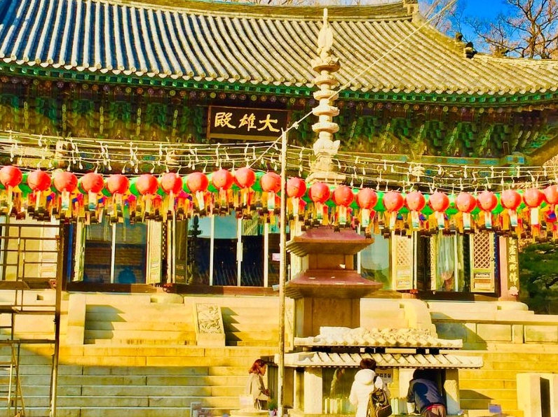 Khung cảnh lung linh và trang nghiêm của chùa Bongeunsa trong dịp lễ hội đèn lồng hoa sen