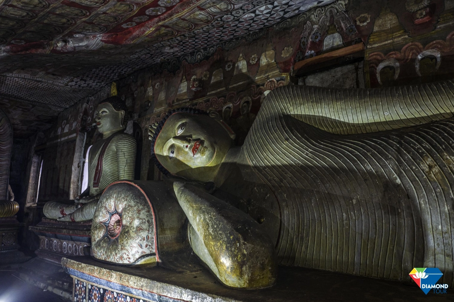 Khung cảnh thanh bình bên ngoài quần thể đền hang động Dambulla