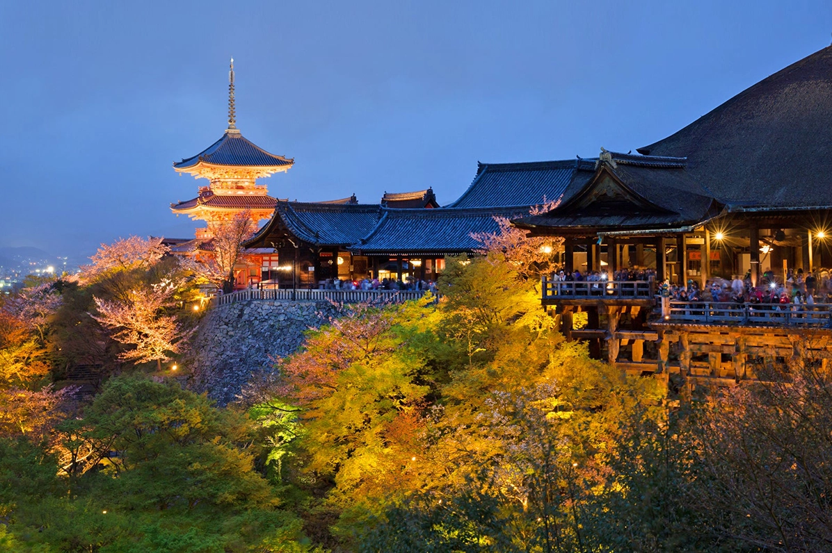 Khung cảnh uy nghi tráng lệ của Chùa Thanh Thủy giữa sắc lá thu rực rỡ