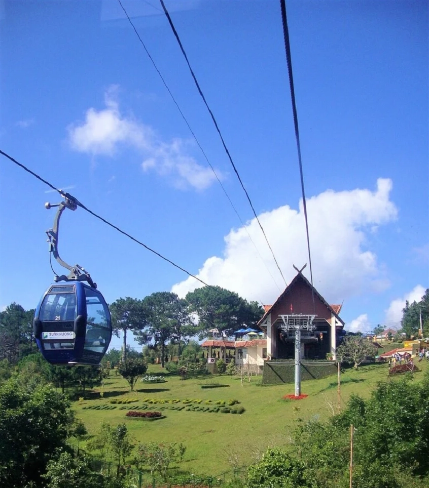 Khung cảnh uy nghi và thanh tịnh của công trình tâm linh giữa đồi thông ngút ngàn