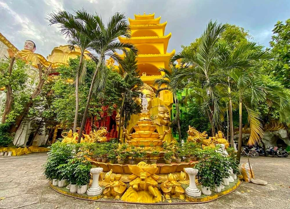 Khuôn viên tĩnh lặng và trang nghiêm của chùa Kỳ Quang 2