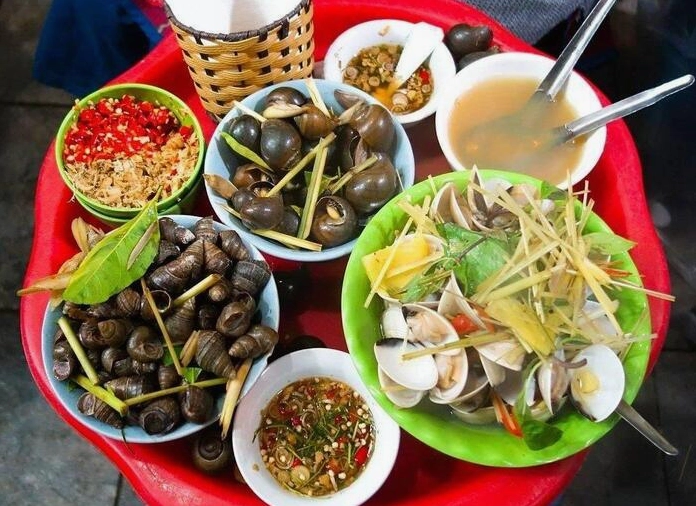 Kiến trúc nhà Bát giác độc đáo với mái ngói cổ kính uốn cong