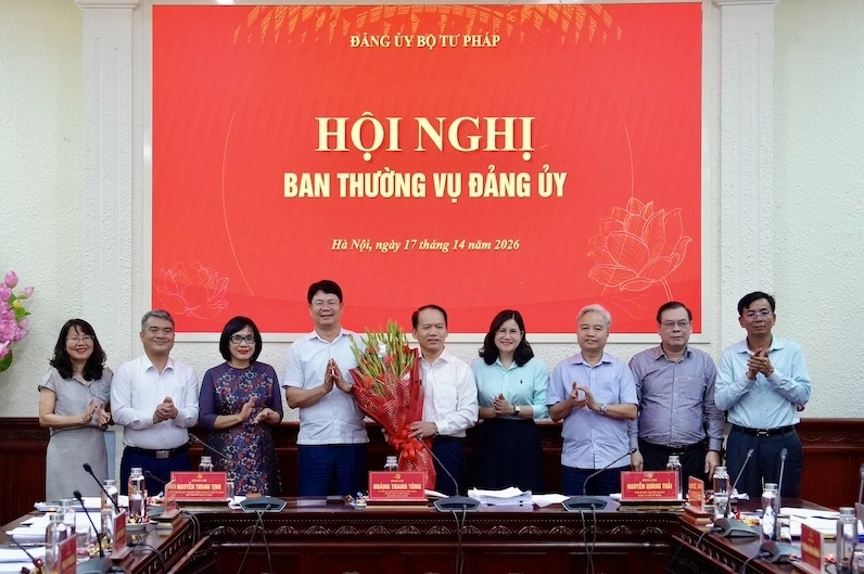 Lễ công bố Bộ trưởng Hoàng Thanh Tùng giữ chức Bí thư Đảng ủy Bộ Tư pháp