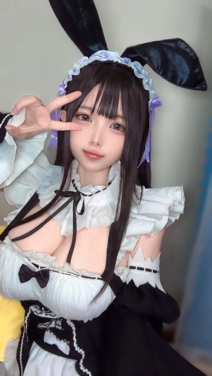 Màn hóa thân cosplay hầu gái mang đậm phong cách cá tính mạnh mẽ