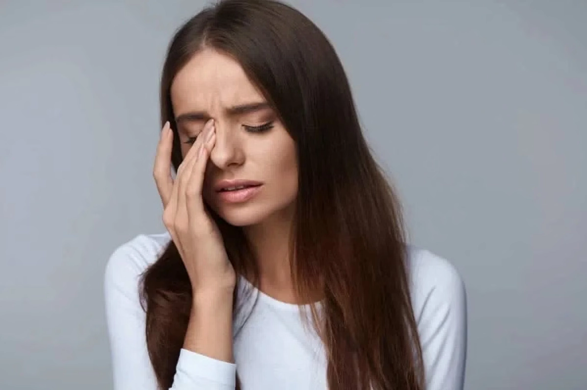 Mắt phải nữ giật báo hiệu bệnh gì? Hên hay xui?