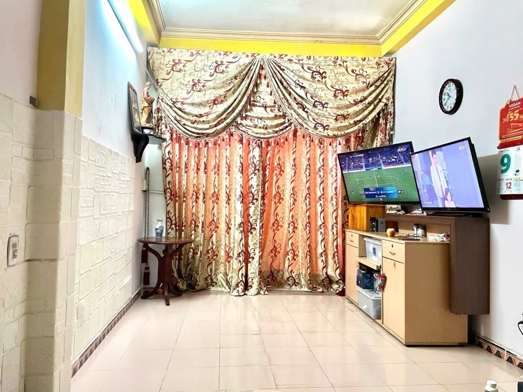 Mặt tiền một công trình hoàn công đầy đủ theo đúng giấy phép