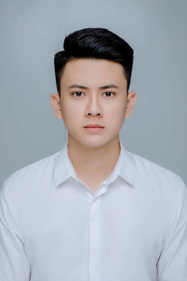Mẫu ảnh thẻ nam trong bộ sơ mi trắng trên nền xám theo tiêu chuẩn quốc tế