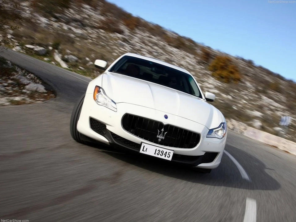 Mẫu siêu xe Maserati Quattroporte sang trọng được nhiều người đẹp yêu thích