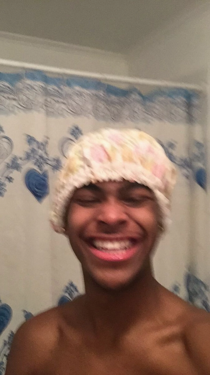 Meme anh da đen đưa tay lên trán mệt mỏi