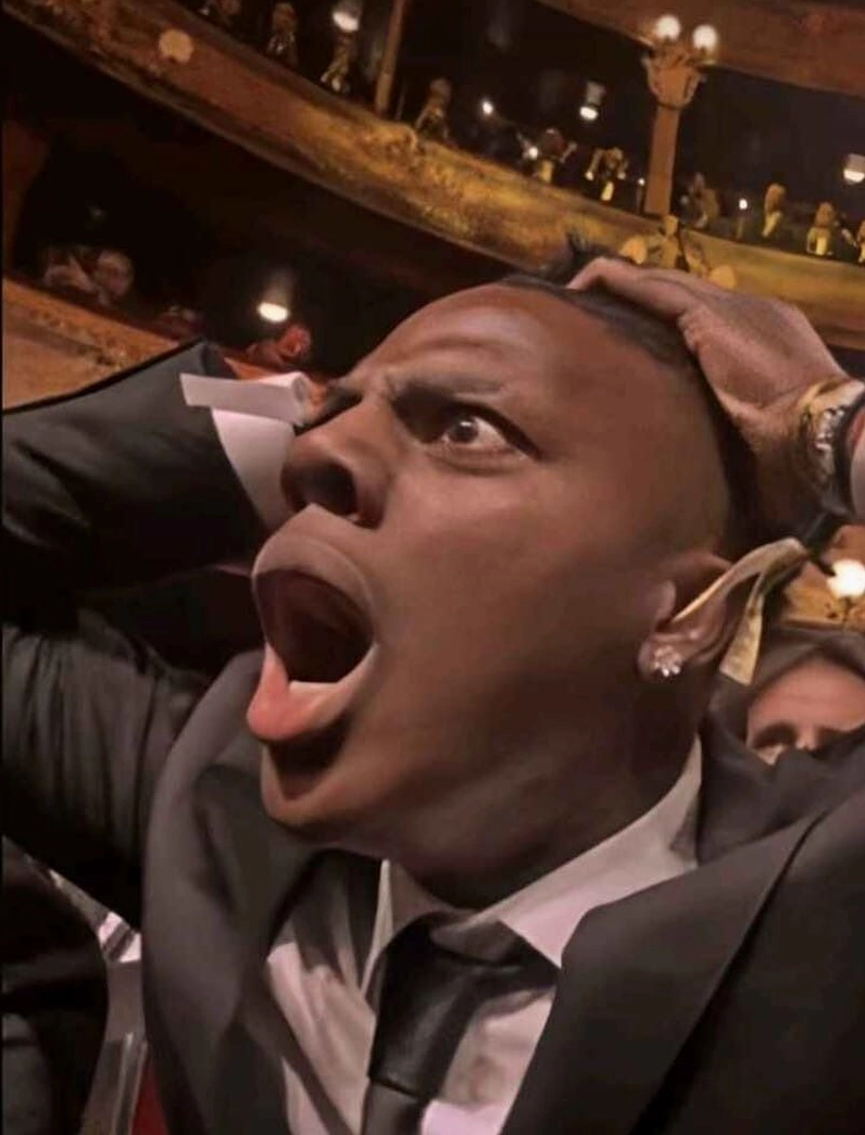 Meme anh da đen mắt chữ O mồm chữ A cực kỳ sửng sốt