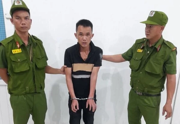 meme công an bắt tội phạm với biểu cảm cực gắt
