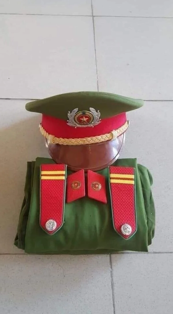 meme quần áo công an phẳng phiu