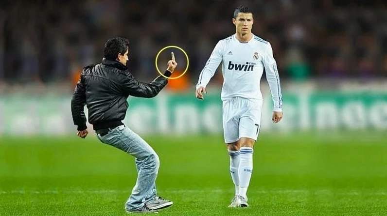 Meme ronaldo nhận giải đầy cảm xúc và hài hước