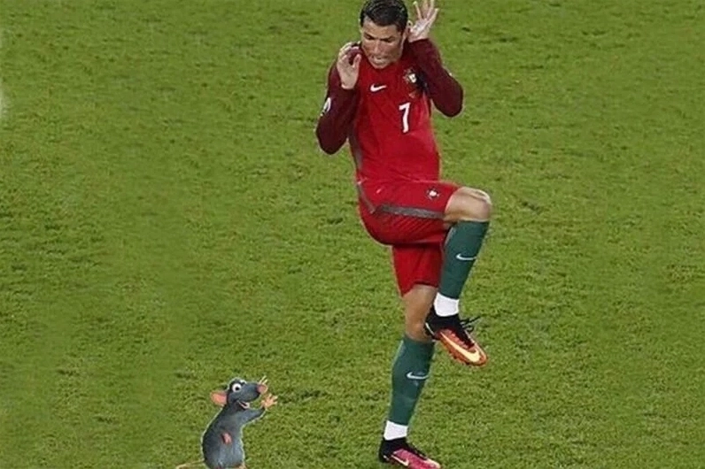 Meme ronaldo vs messi là sự kết hợp hài hước nhưng kịch tính