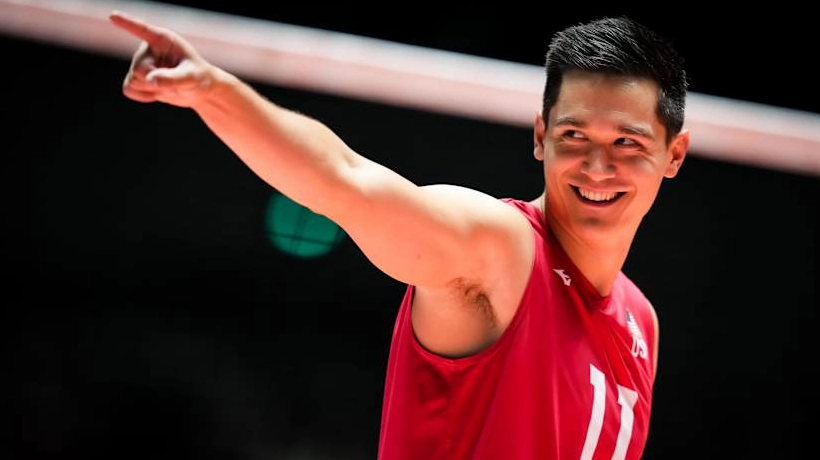 Micah Christenson ăn mừng chiến thắng bùng nổ cùng đồng đội