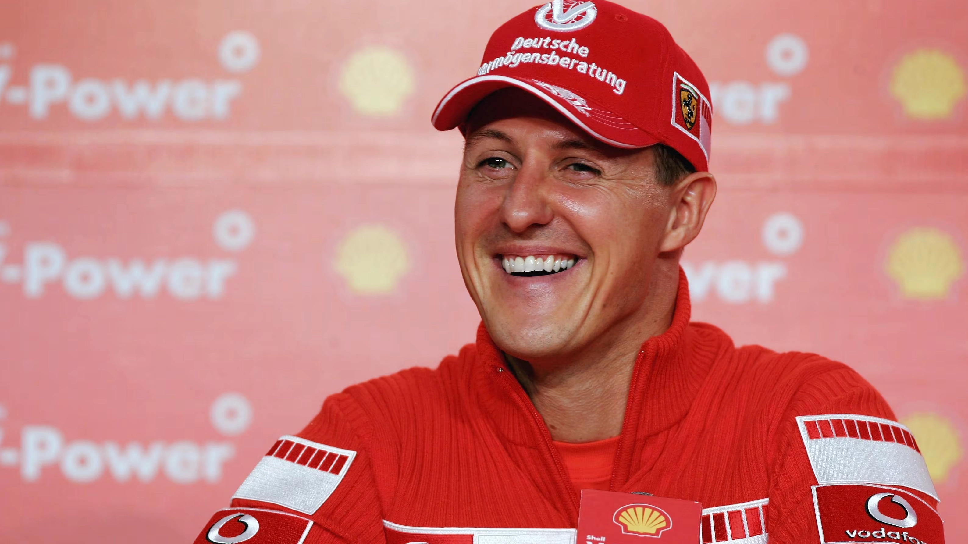 Michael Schumacher của Đức và Ferrari đang trả lời phỏng vấn truyền thông tại Sao Paulo Brazil