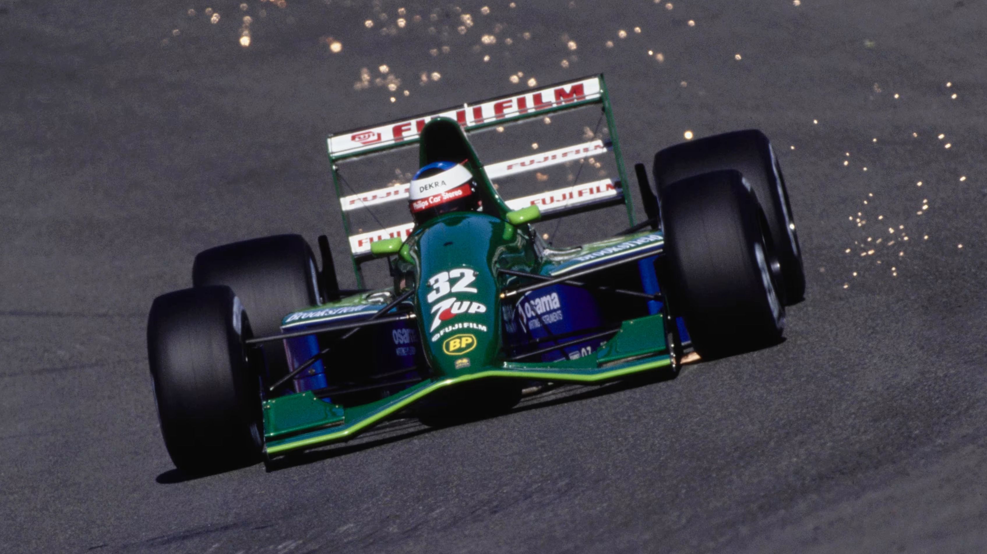 Michael Schumacher lái chiếc Team 7up Jordan 191 Ford HB V8 trong một buổi chạy thử