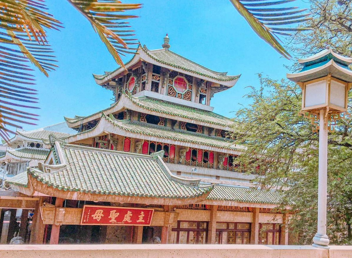 Miếu Bà Chúa Xứ Núi Sam Châu Đốc gần Chùa Tây An