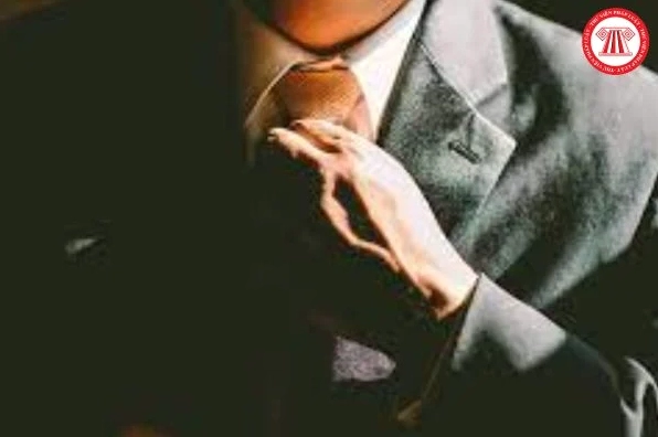 Minh họa khái niệm giai cấp vô sản và giai cấp tư sản cùng các ví dụ cụ thể về sự phân biệt đối xử trong lao động