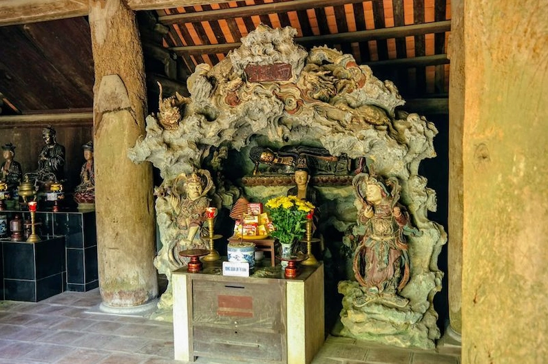 Một góc không gian thanh tịnh và trầm mặc bên trong khuôn viên Chùa Mía