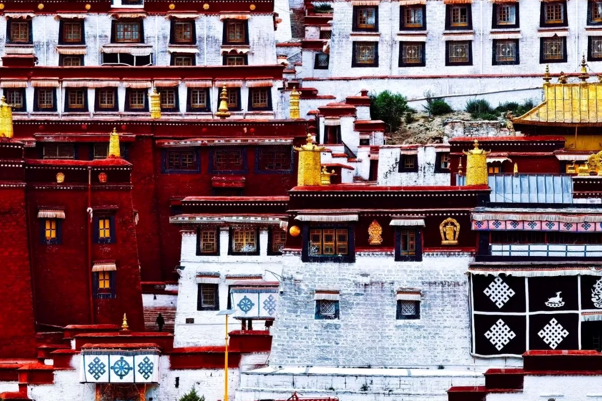 Một góc kiến trúc tinh xảo tại Tu viện Ganden ở Lhasa Tây Tạng