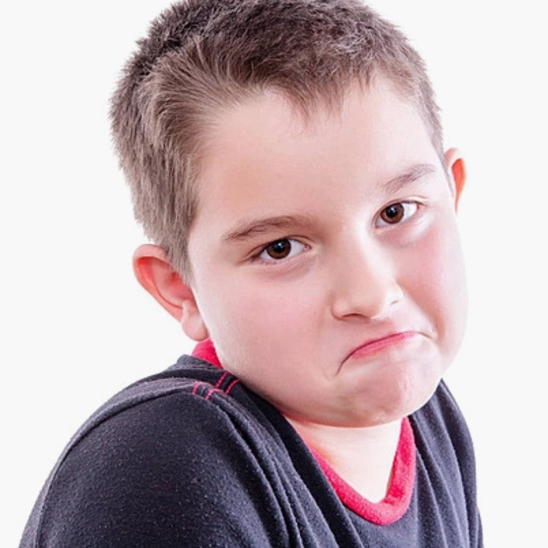 Một nụ cười nhưng đầy ẩn ý mặt cười khinh bỉ chuẩn thái độ