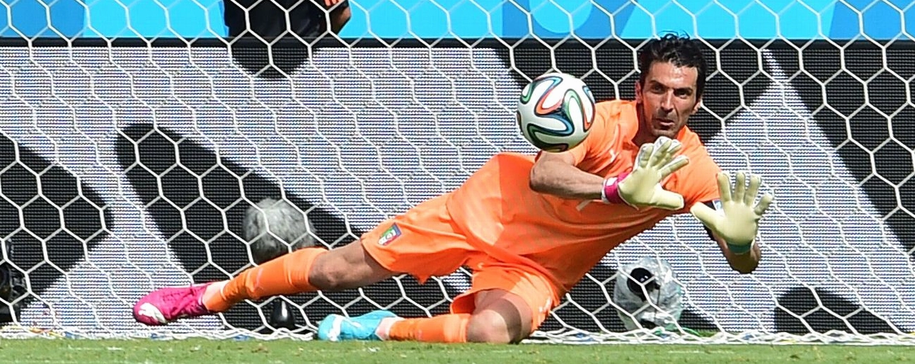 Năm pha cứu thua định đoạt sự nghiệp của nhà vô địch World Cup Buffon