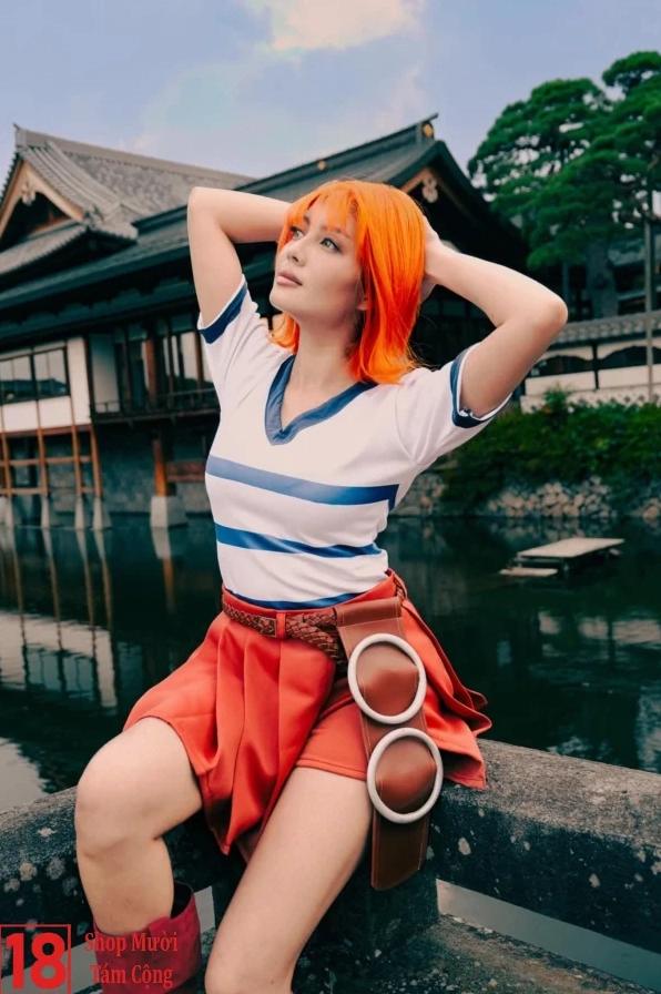 Nami One Piece khoe dáng cực nuột trong trang phục cosplay ấn tượng