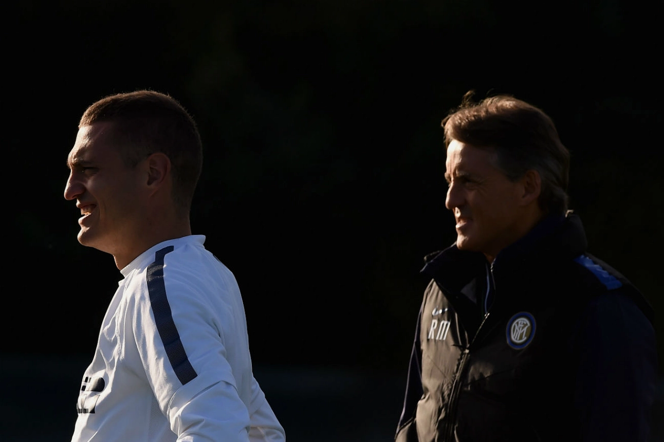 Nemanja Vidic và Roberto Mancini trong thời gian thi đấu tại Serie A