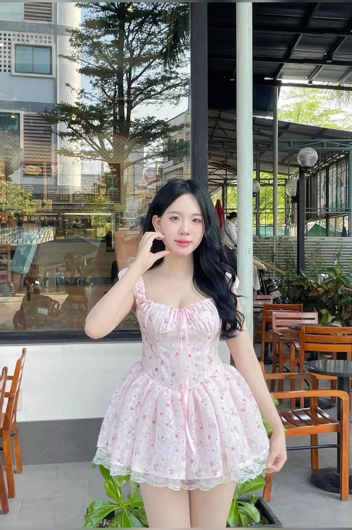 Nét đẹp dịu dàng trong trẻo tựa thiên thần giáng trần dưới ánh sáng hoàng hôn mờ ảo