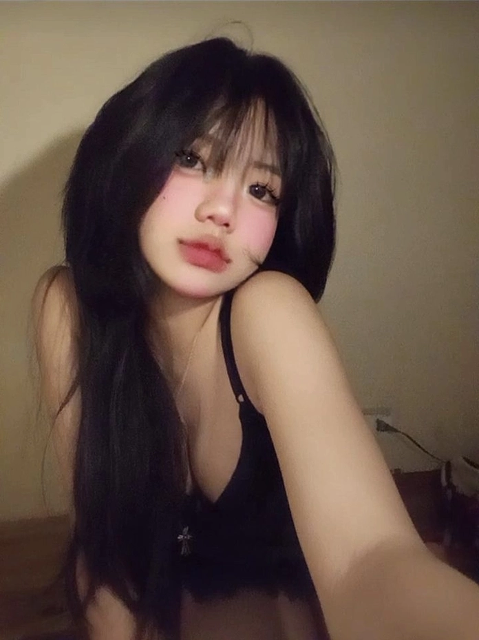 Nét nhẹ nhàng nữ tính của cô nàng khi để mặt mộc hoàn toàn