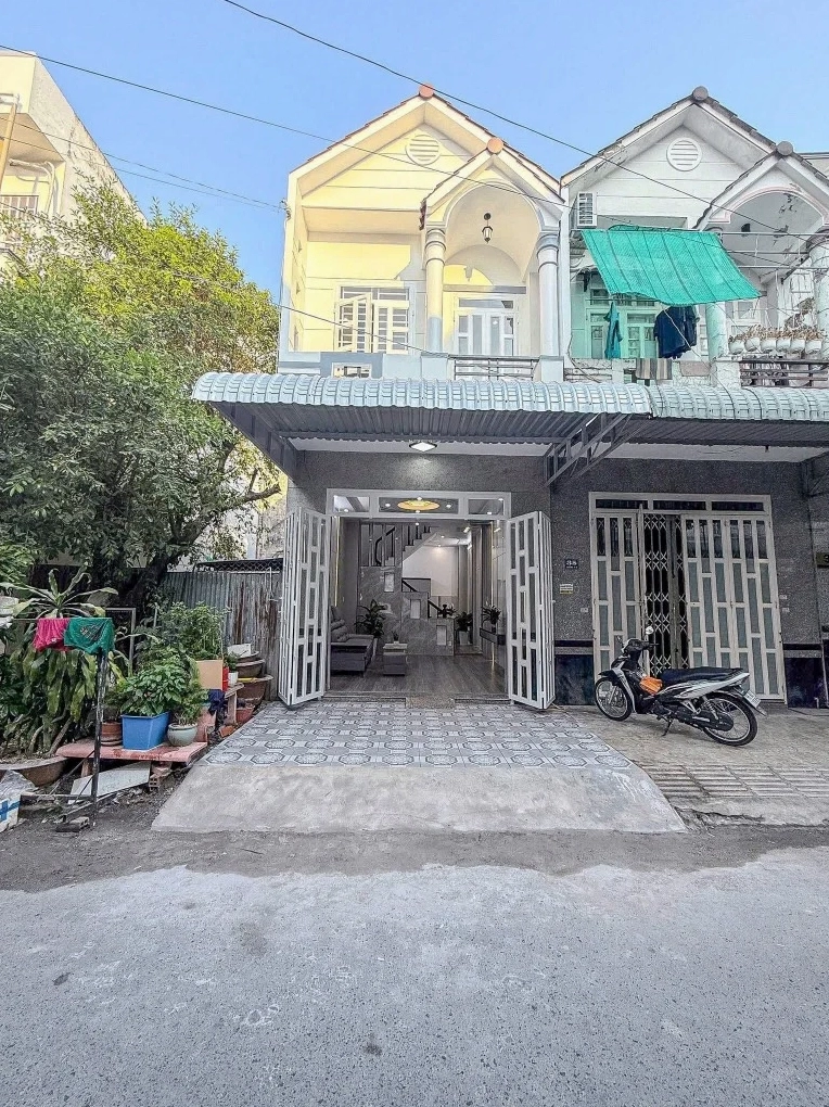 Ngôi nhà nằm trong hẻm yên tĩnh gần khu vực trường đại học thuận tiện cho việc di chuyển