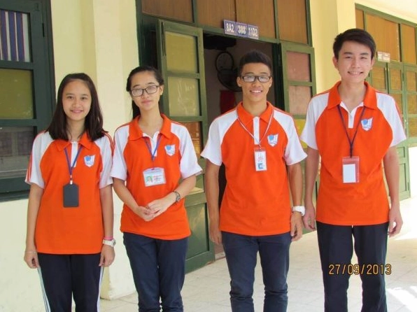 Ngôi trường và bộ đồng phục lưu giữ kỷ niệm tuổi thanh xuân