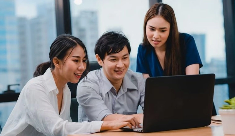 Người dân tìm hiểu các quy định về thuế và thủ tục ủy quyền