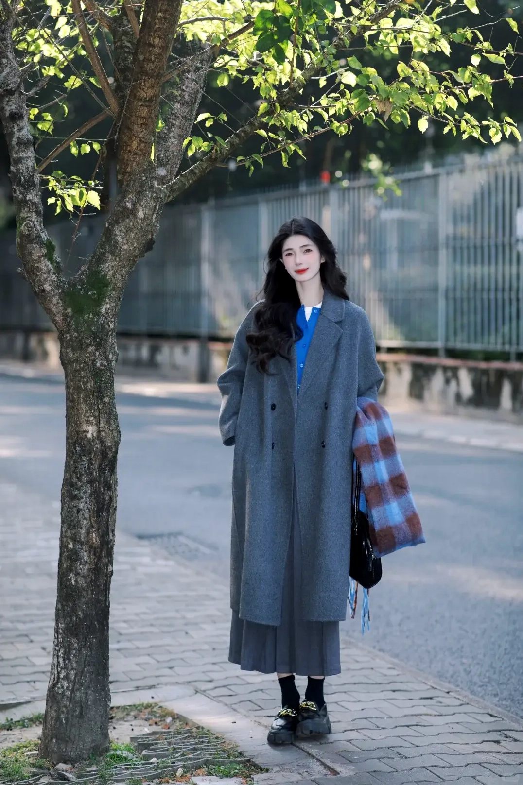 Người đẹp diện outfit chân váy dài hóa thân thành nữ thần mùa xuân rạng rỡ