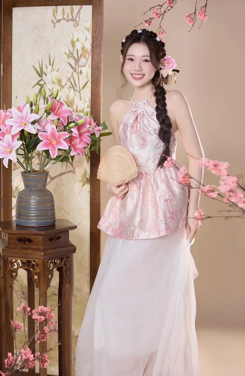 Nhan sắc vạn người mê của cô gái sinh năm 2000 đang gây bão mạng xã hội
