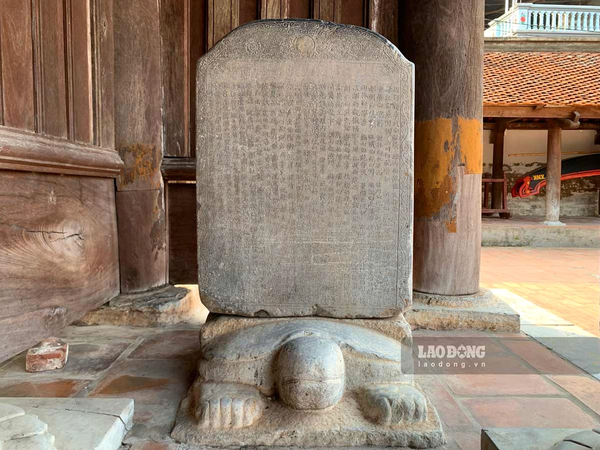 Nhiều hiện vật cổ vật quý giá được lưu giữ cẩn thận bên trong nội tự