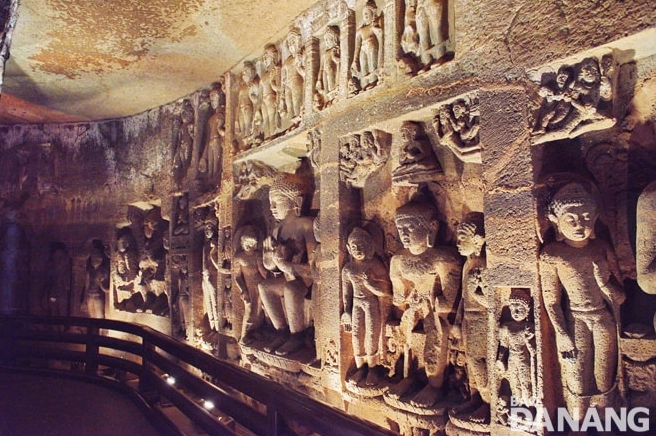 Những bức tượng điêu khắc Phật giáo tuyệt đẹp bên trong hang động