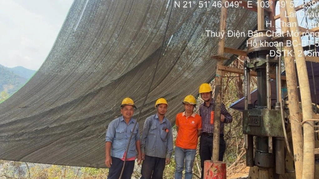 nhung-chien-binh-tham-lang-tren-cong-trinh-trong-diem-dau-xuan-binh-ngo