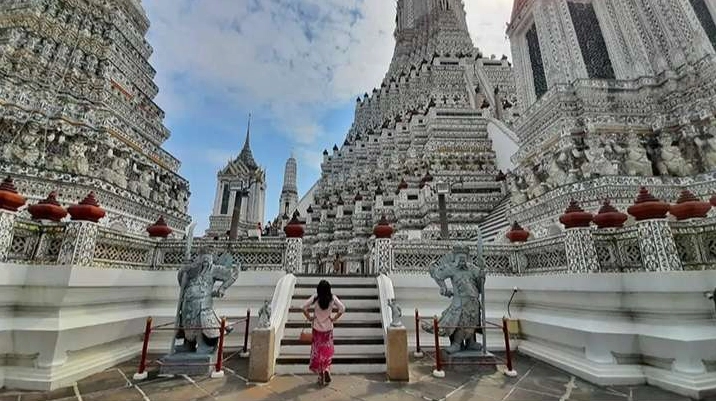 Những điều cần biết khi chuẩn bị lễ vật và dâng hương tại Chùa Bình Minh Wat Arun