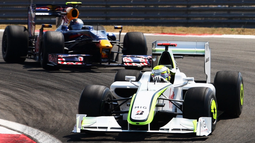 Những pha vượt mặt quyết định mang tính chiến thuật đỉnh cao của George Russell thường diễn ra ở giai đoạn cuối chặng đua