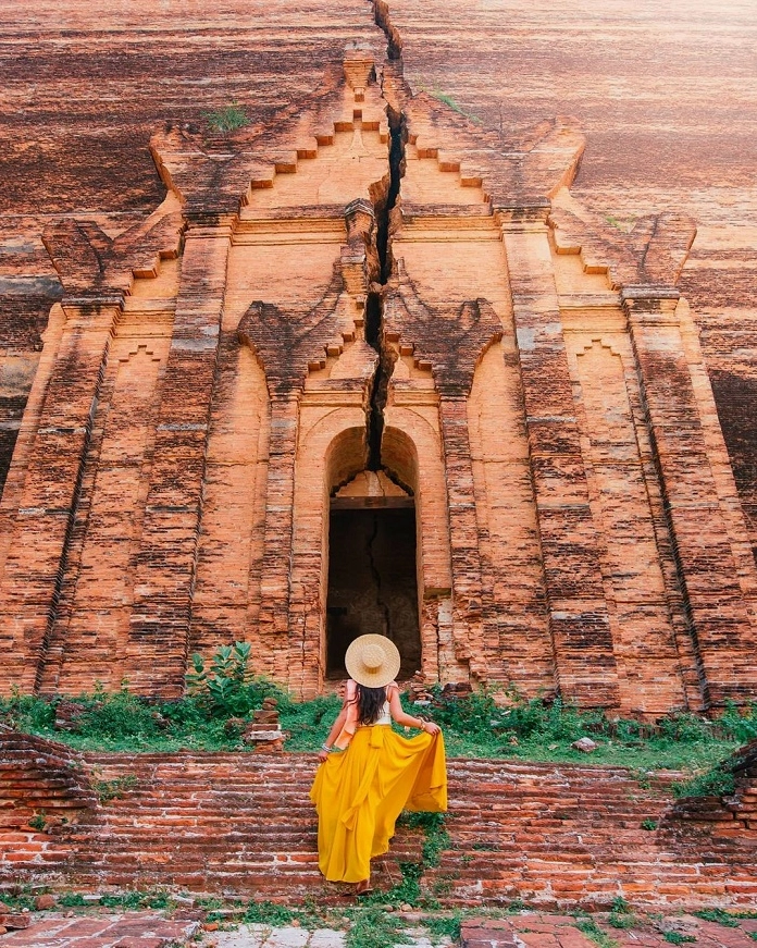 Những vết nứt lịch sử in hằn trên thân bảo tháp Mingun Pahtodawgyi uy nghi