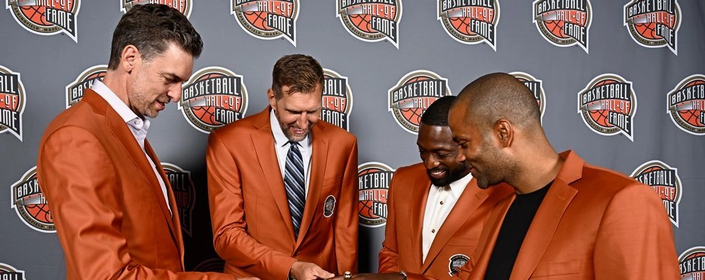 Nowitzki cùng Parker Gasol và Wade tại lễ vinh danh Hall of Fame