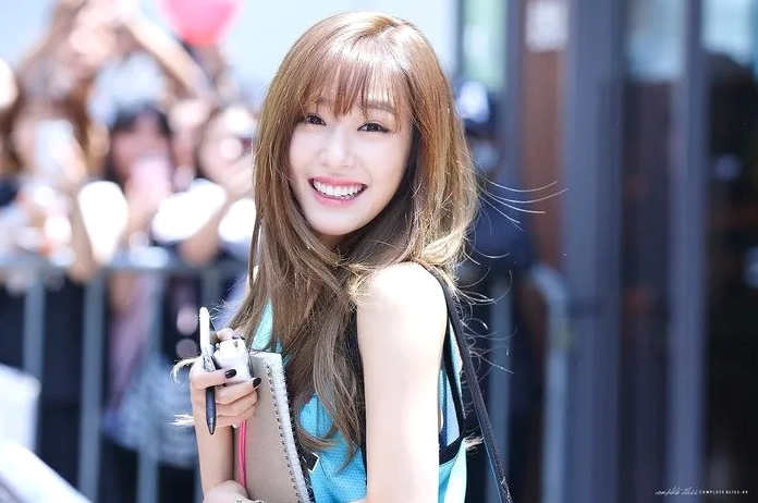 Nữ ca sĩ Tiffany SNSD nở nụ cười đôi mắt cong vút đặc trưng