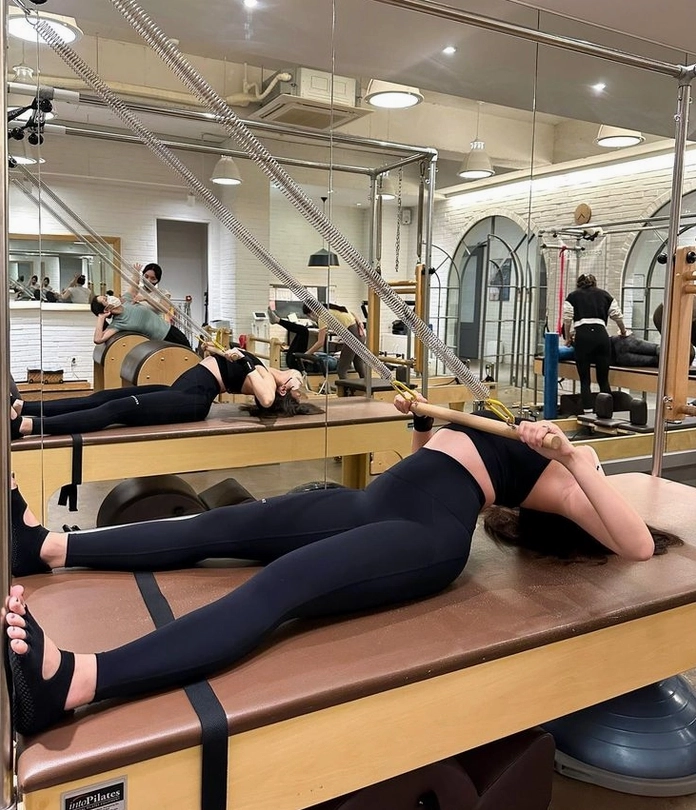 Nữ gymer sở hữu body chuẩn chỉnh diện legging khoe vòng ba căng tròn