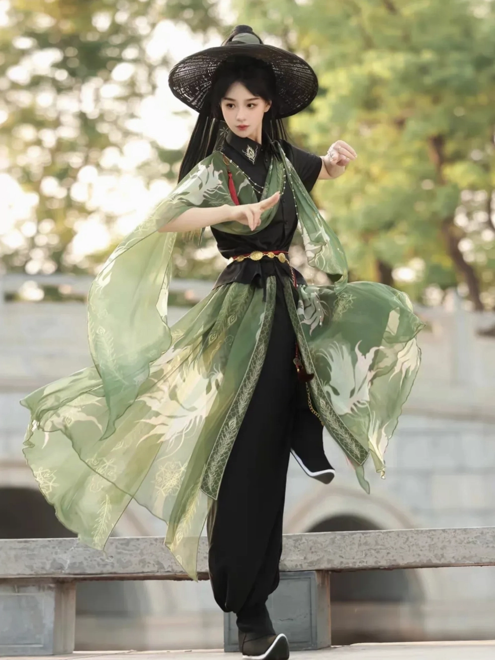 Nữ hoàng quyền lực với bộ hoàng bào cosplay võ tắc thiên lộng lẫy