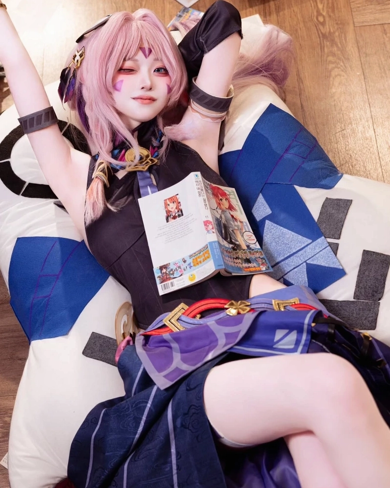 Nữ sinh mặc đồ cosplay anime sống động mang lại cảm giác như bước ra từ trong truyện tranh