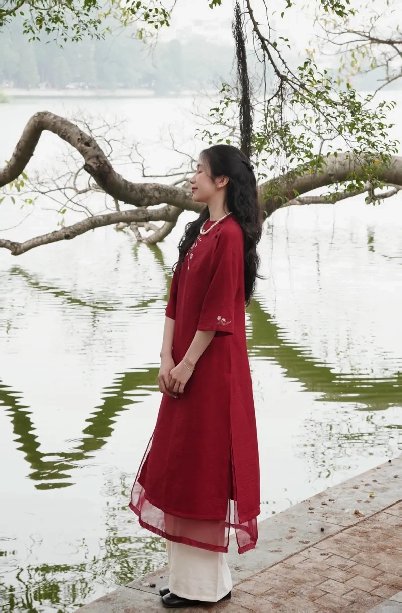 Nữ sinh trung học khoe vẻ đẹp tinh khôi vô ngần trong tà áo dài học sinh